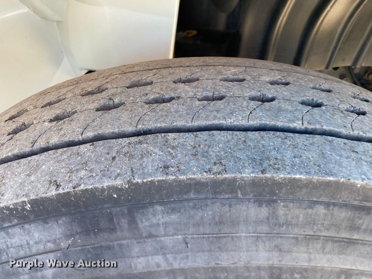 image for item JW9279 2007 International 4300  utility / service truck