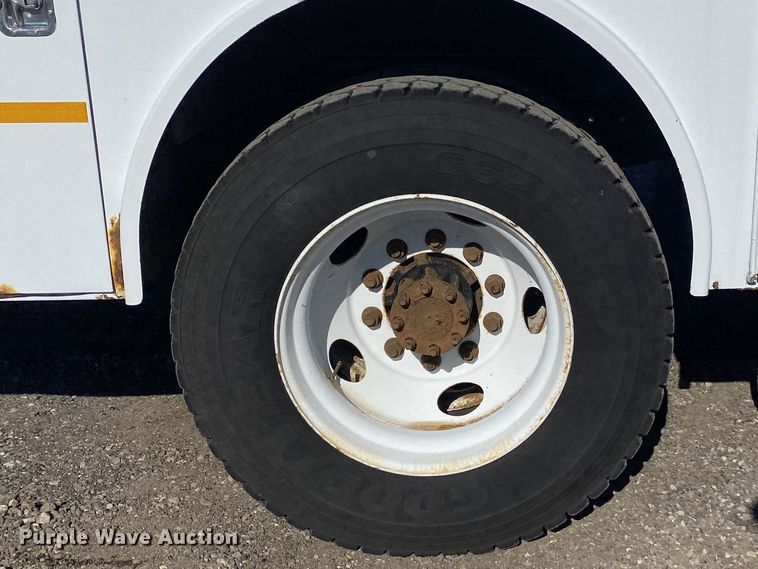 image for item JW9279 2007 International 4300  utility / service truck