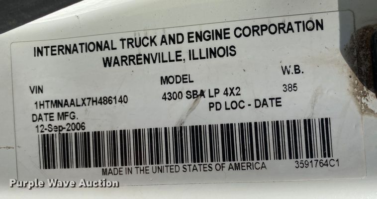 image for item JW9279 2007 International 4300  utility / service truck