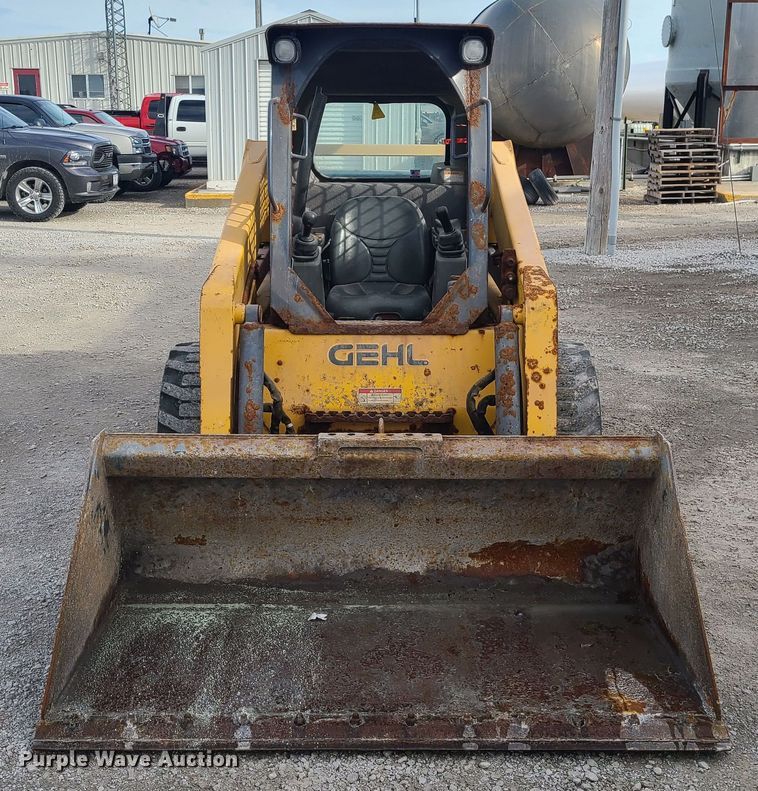 image for item JW9819 2010 Gehl V270  skid steer loader