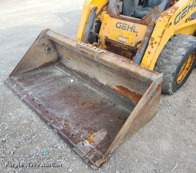 image for item JW9819 2010 Gehl V270  skid steer loader