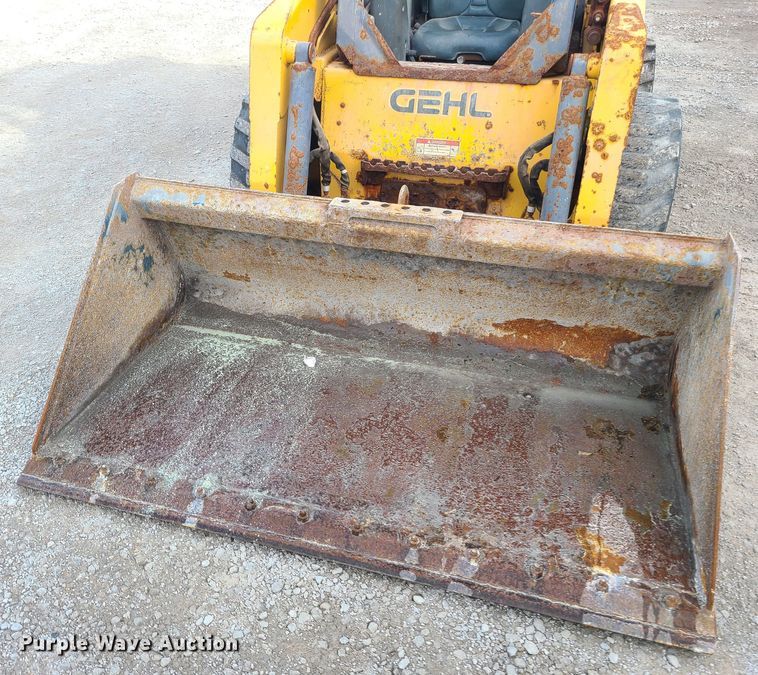 image for item JW9819 2010 Gehl V270  skid steer loader