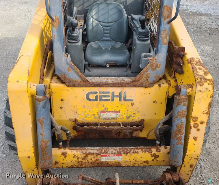 image for item JW9819 2010 Gehl V270  skid steer loader
