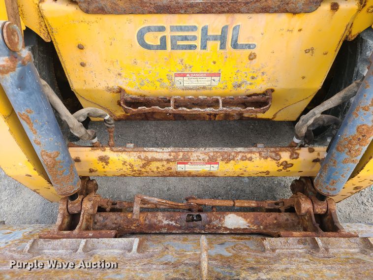 image for item JW9819 2010 Gehl V270  skid steer loader