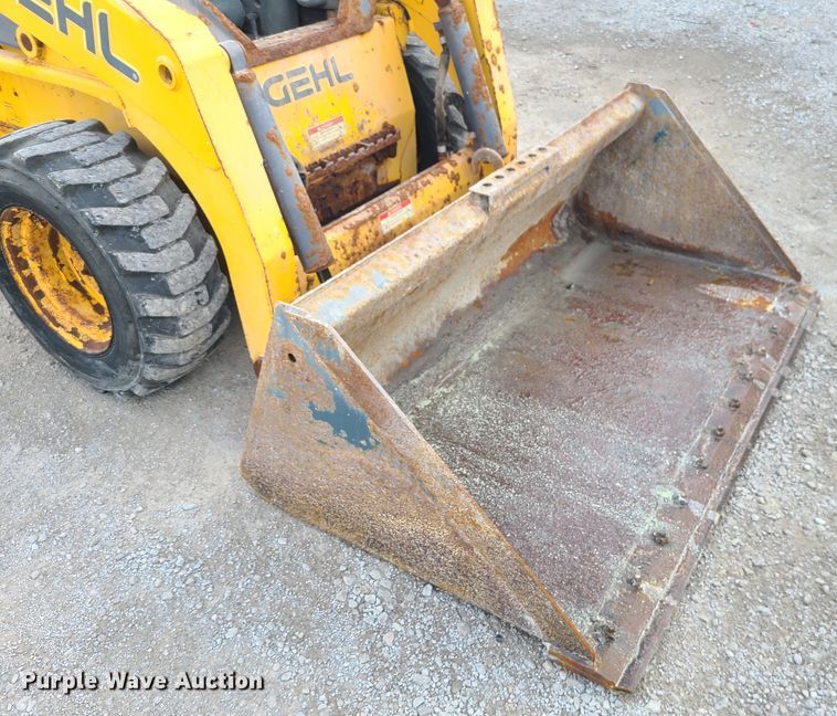 image for item JW9819 2010 Gehl V270  skid steer loader