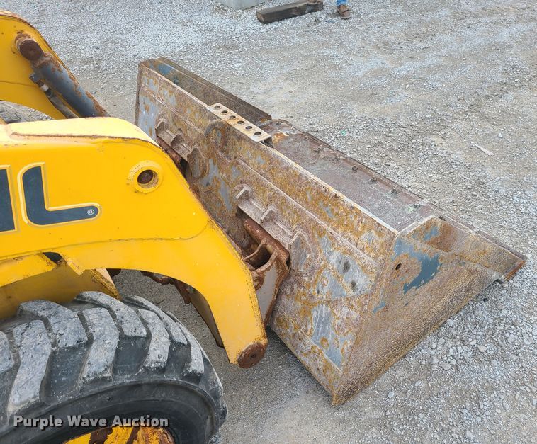 image for item JW9819 2010 Gehl V270  skid steer loader