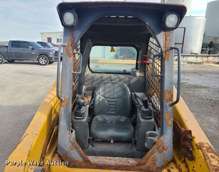 image for item JW9819 2010 Gehl V270  skid steer loader