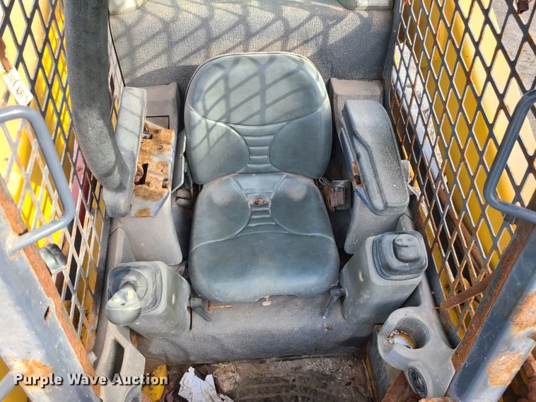 image for item JW9819 2010 Gehl V270  skid steer loader