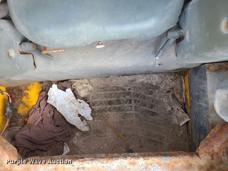 image for item JW9819 2010 Gehl V270  skid steer loader