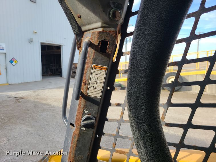 image for item JW9819 2010 Gehl V270  skid steer loader