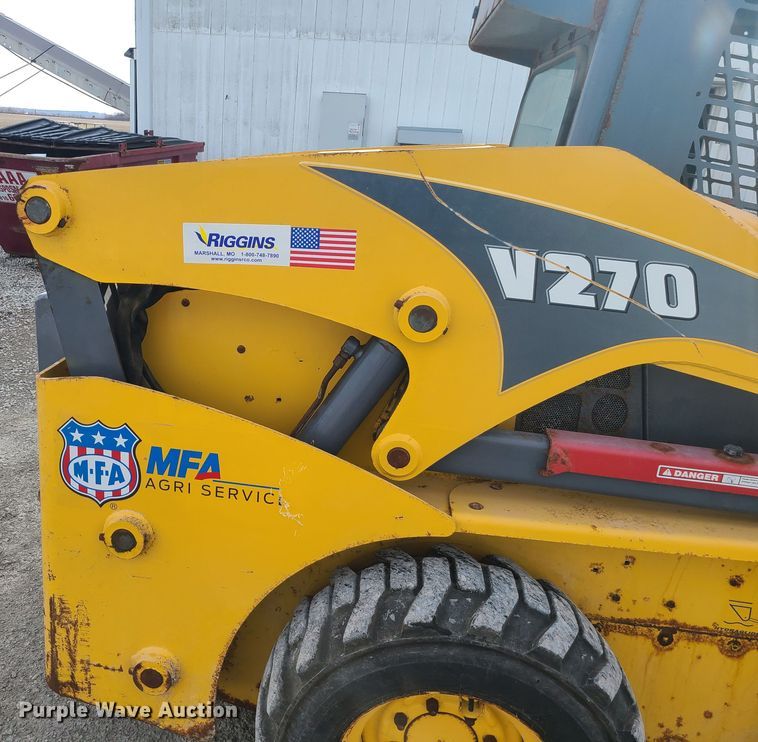 image for item JW9819 2010 Gehl V270  skid steer loader