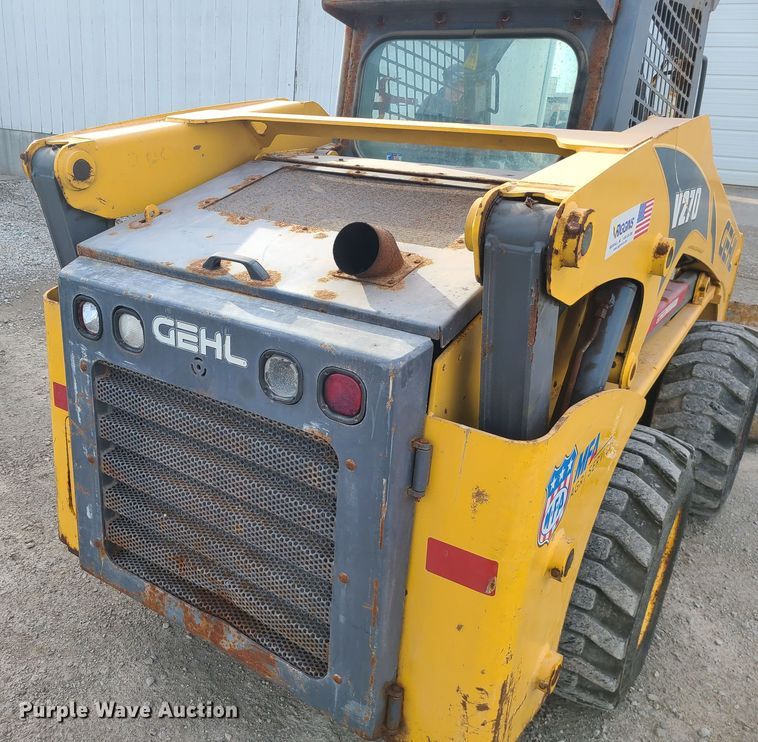 image for item JW9819 2010 Gehl V270  skid steer loader