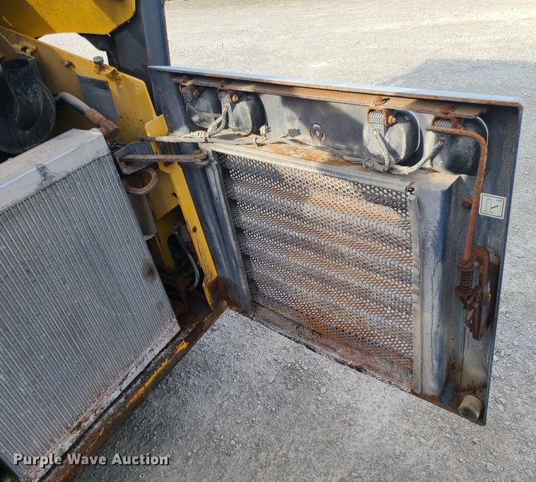 image for item JW9819 2010 Gehl V270  skid steer loader