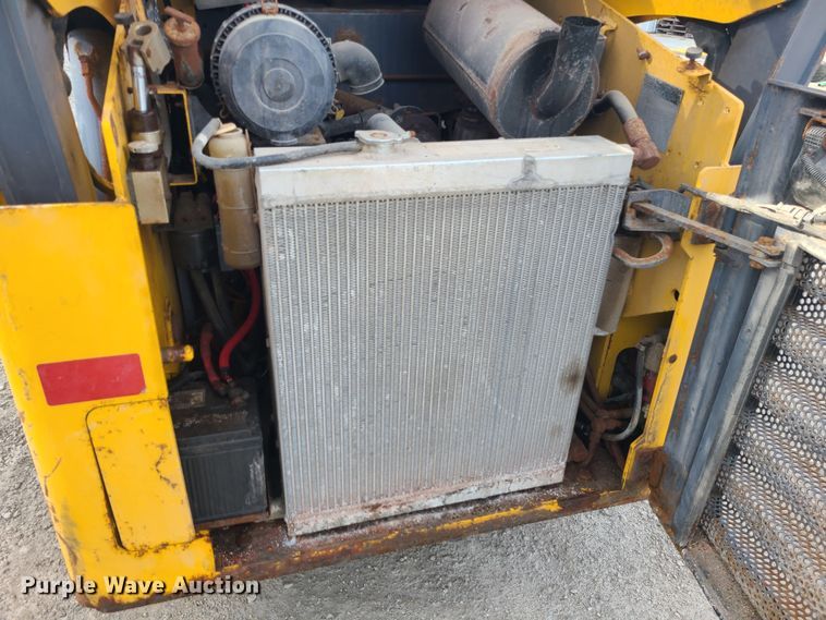 image for item JW9819 2010 Gehl V270  skid steer loader