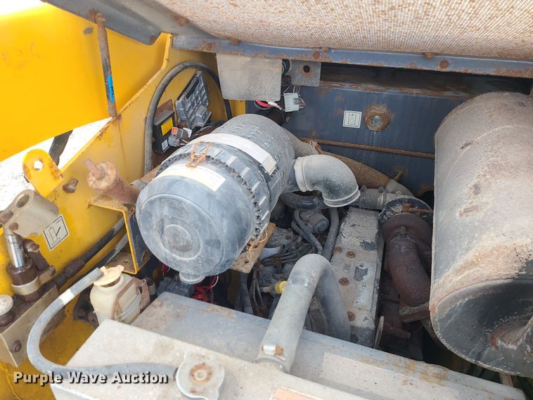 image for item JW9819 2010 Gehl V270  skid steer loader