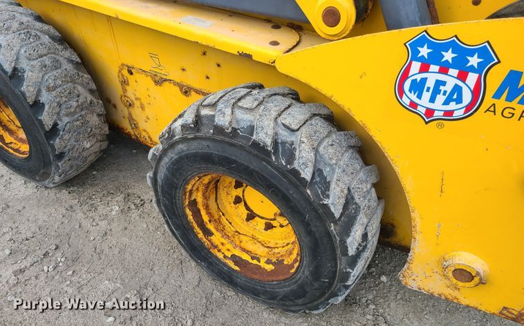 image for item JW9819 2010 Gehl V270  skid steer loader