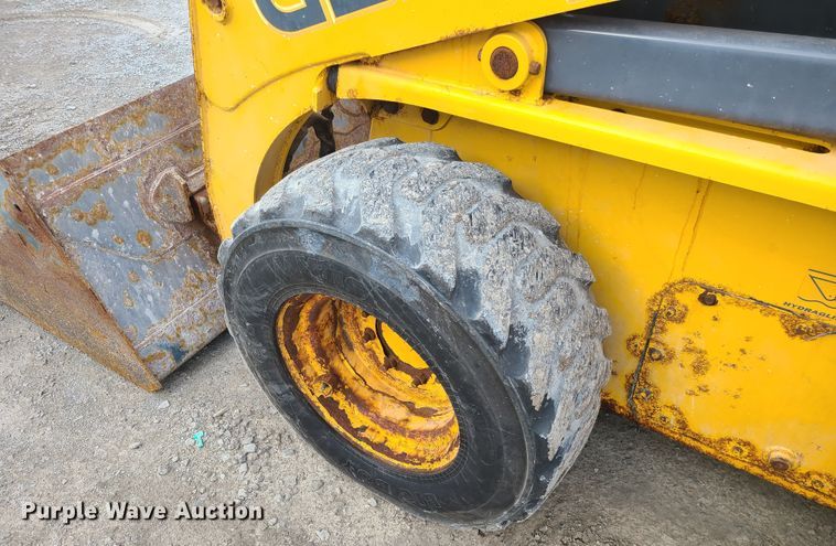 image for item JW9819 2010 Gehl V270  skid steer loader
