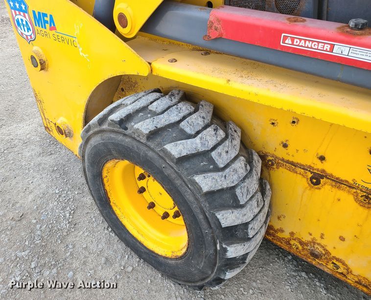 image for item JW9819 2010 Gehl V270  skid steer loader