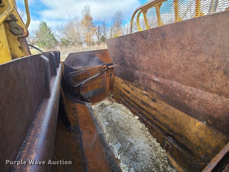 image for item JW9836 1981 Caterpillar 627B  conventional scraper