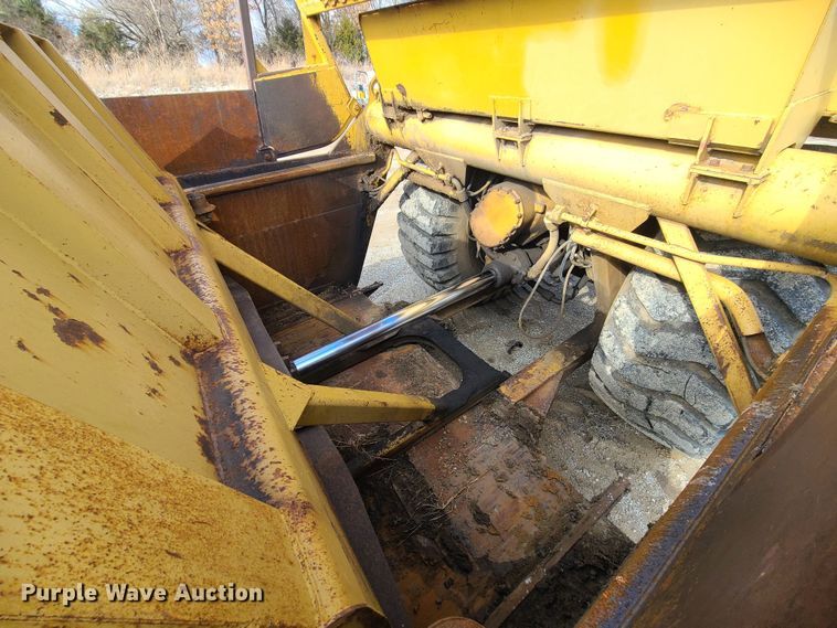 image for item JW9836 1981 Caterpillar 627B  conventional scraper