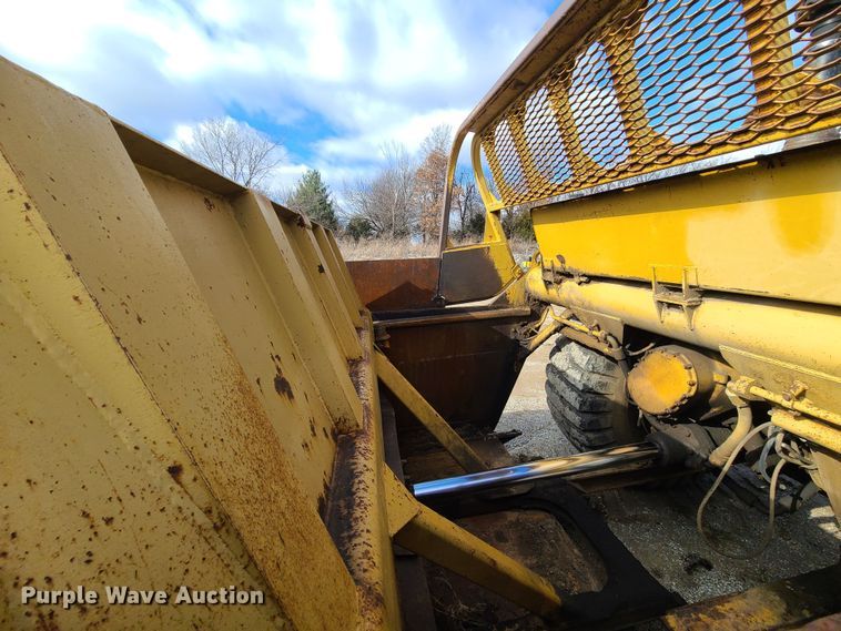 image for item JW9836 1981 Caterpillar 627B  conventional scraper