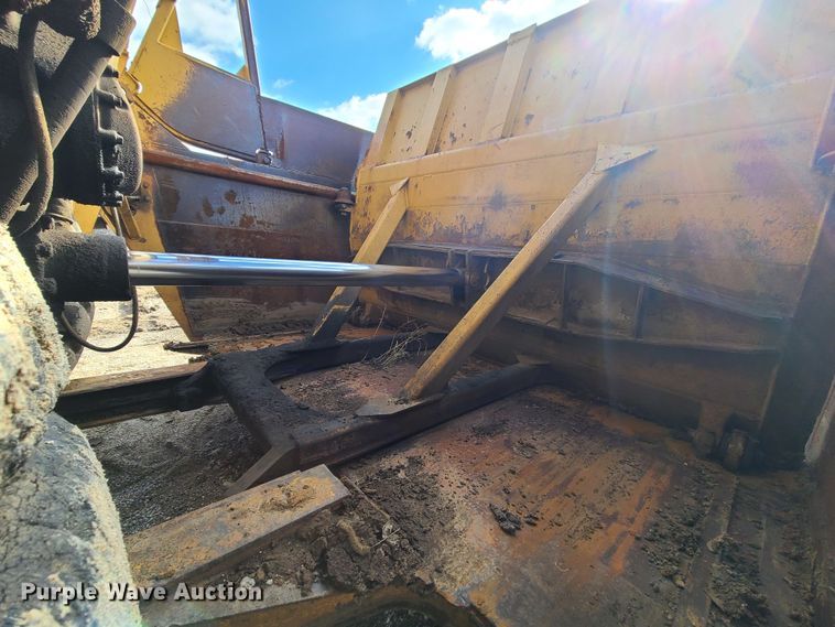 image for item JW9836 1981 Caterpillar 627B  conventional scraper