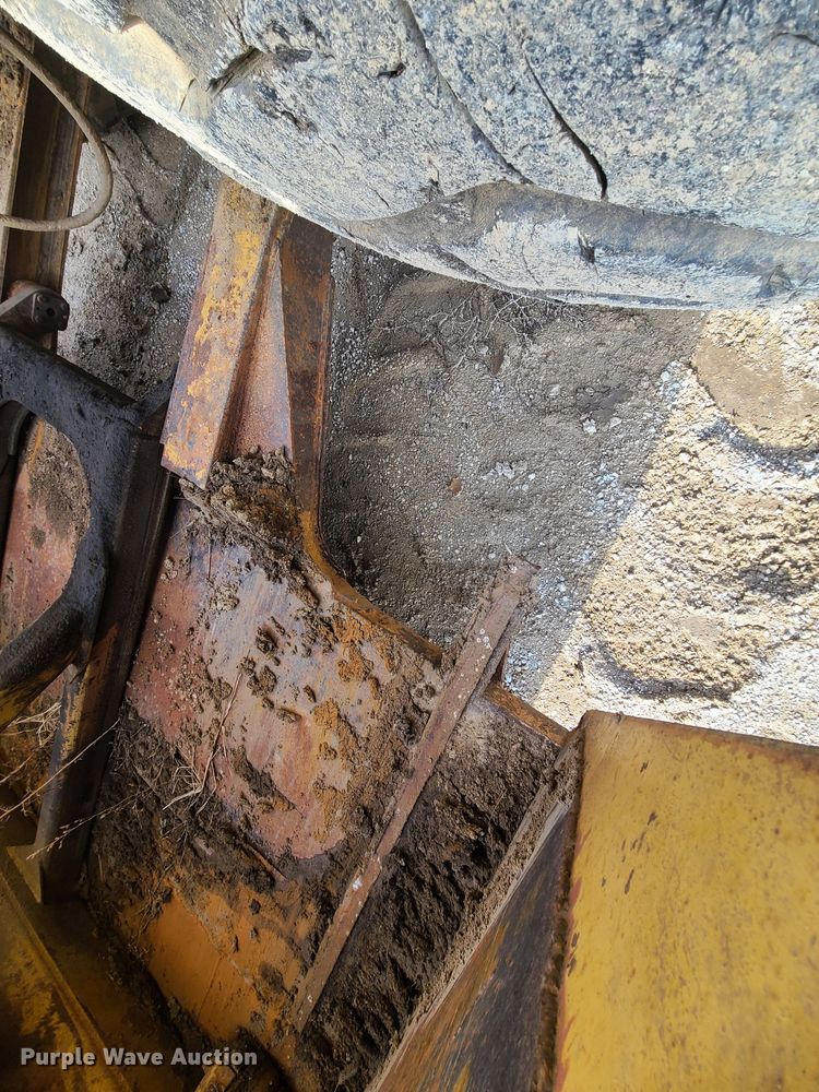 image for item JW9836 1981 Caterpillar 627B  conventional scraper