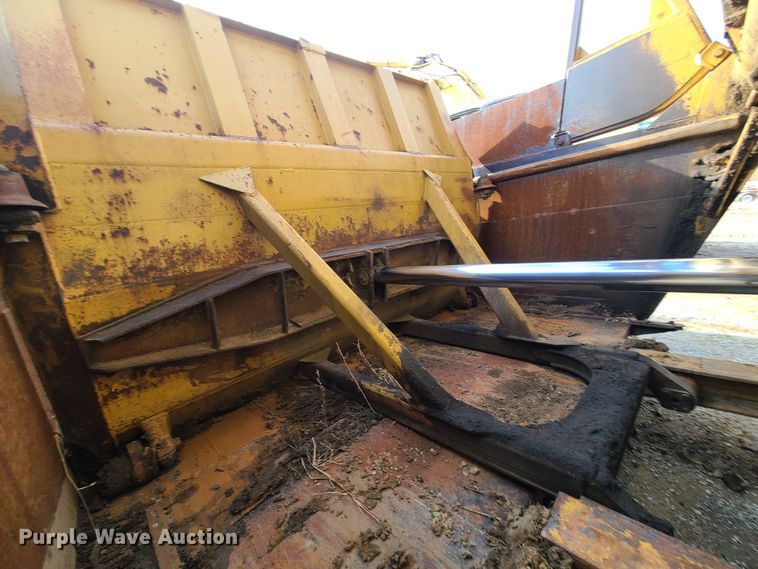 image for item JW9836 1981 Caterpillar 627B  conventional scraper