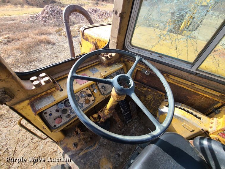 image for item JW9836 1981 Caterpillar 627B  conventional scraper