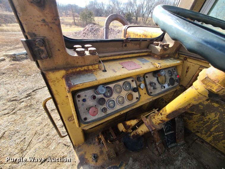 image for item JW9836 1981 Caterpillar 627B  conventional scraper