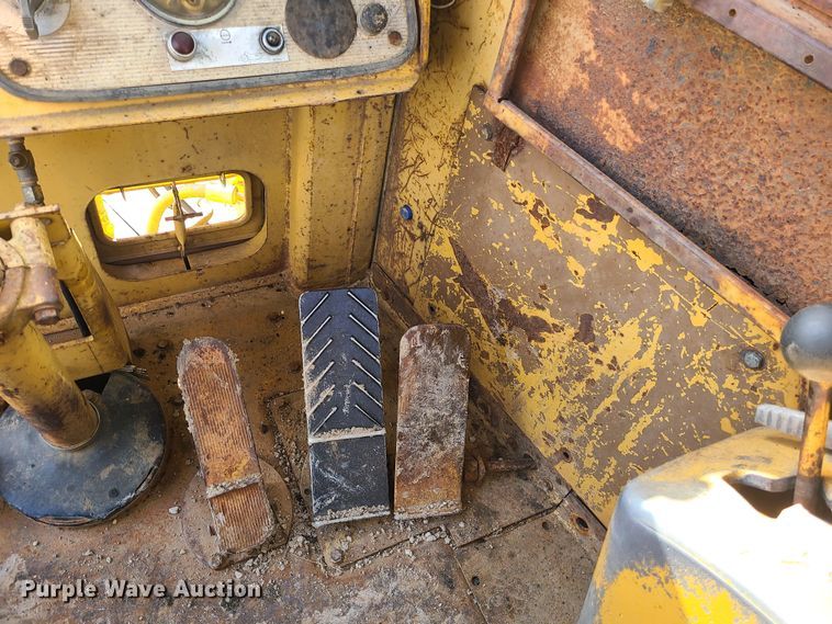 image for item JW9836 1981 Caterpillar 627B  conventional scraper