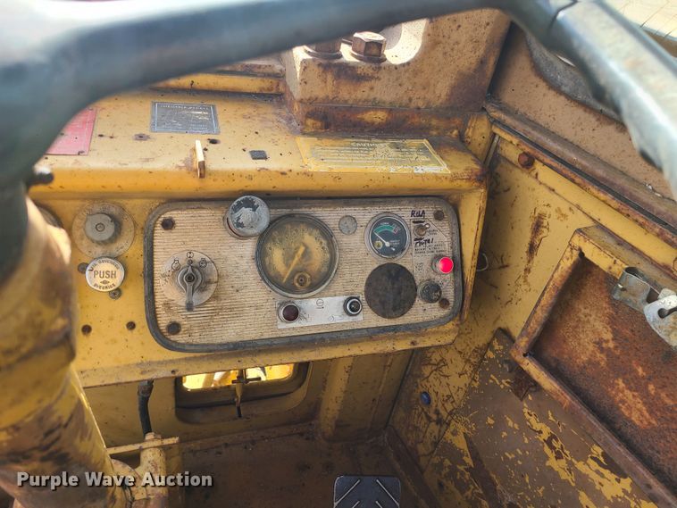 image for item JW9836 1981 Caterpillar 627B  conventional scraper
