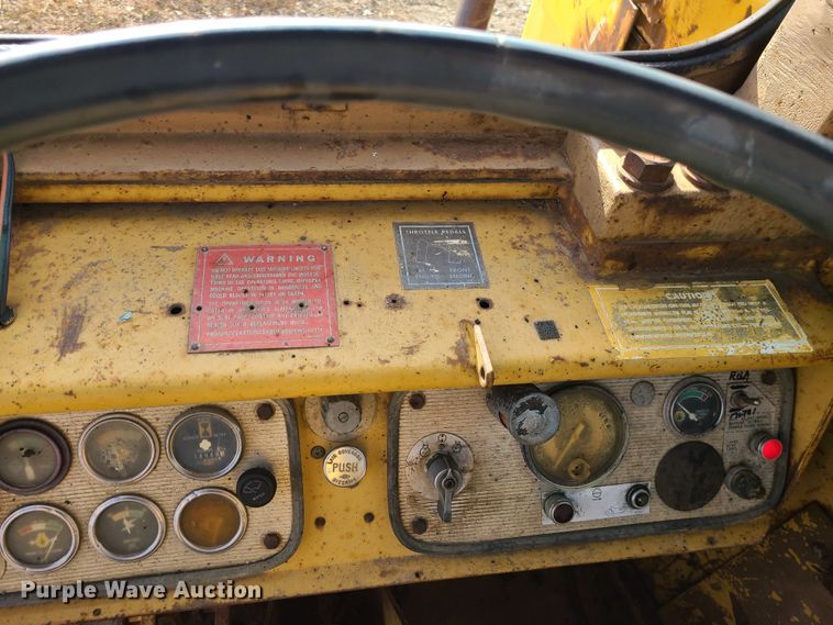 image for item JW9836 1981 Caterpillar 627B  conventional scraper