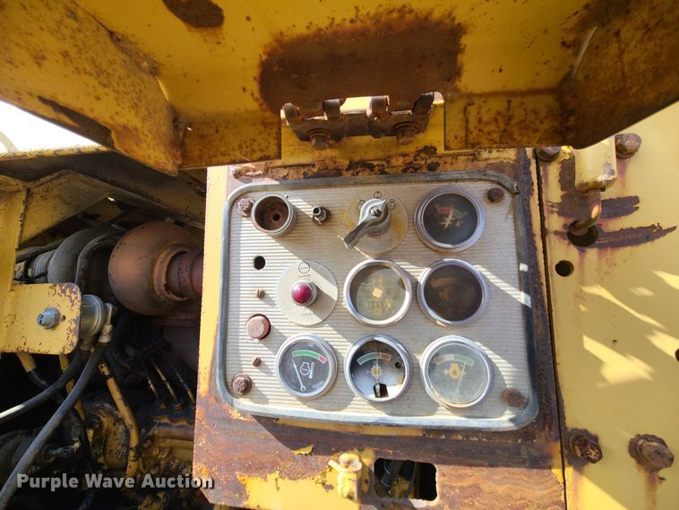image for item JW9836 1981 Caterpillar 627B  conventional scraper