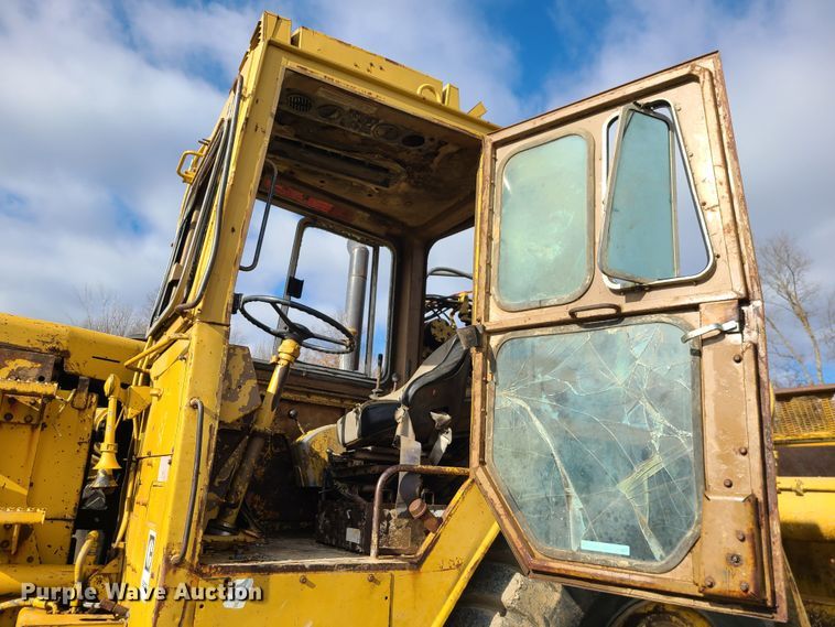 image for item JW9838 1979 Caterpillar 627B  conventional scraper