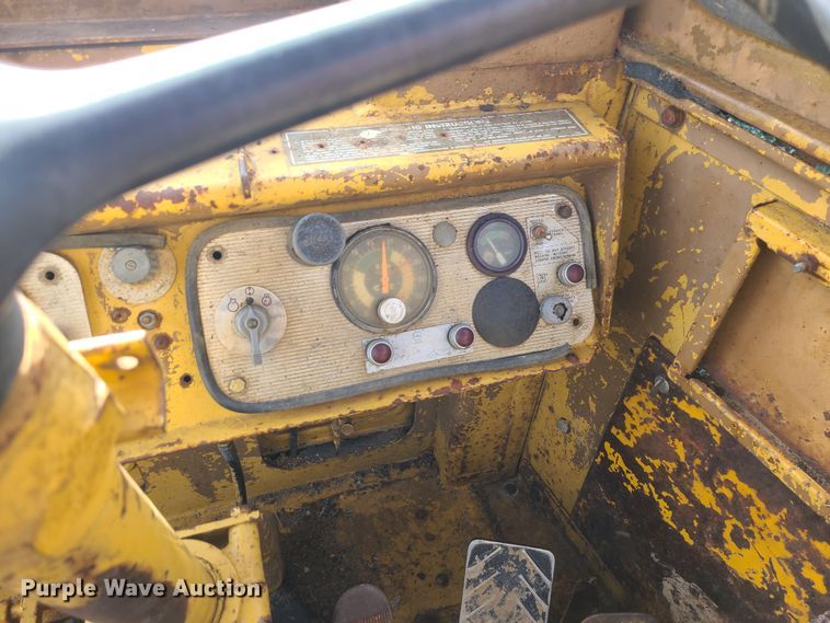 image for item JW9838 1979 Caterpillar 627B  conventional scraper