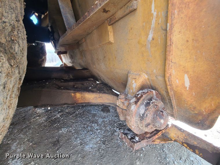 image for item JW9838 1979 Caterpillar 627B  conventional scraper