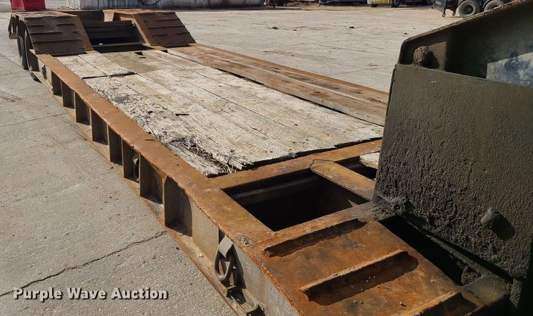 image for item JW9839 1987 Trail King HG  lowboy equipment trailer