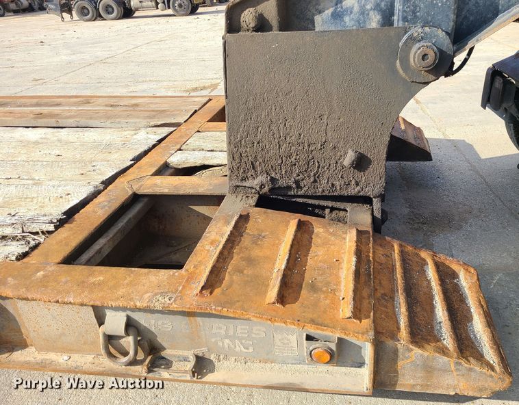 image for item JW9839 1987 Trail King HG  lowboy equipment trailer