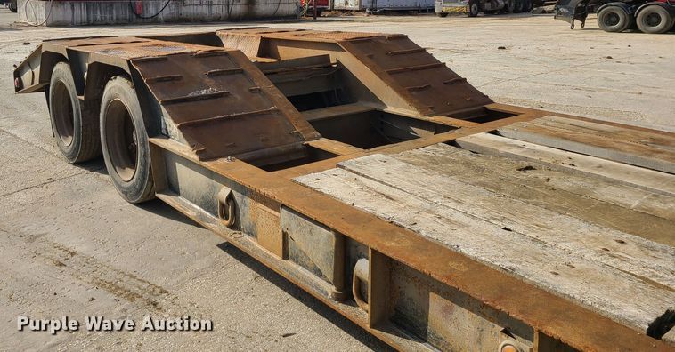 image for item JW9839 1987 Trail King HG  lowboy equipment trailer