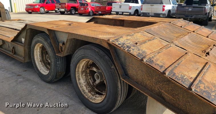 image for item JW9839 1987 Trail King HG  lowboy equipment trailer