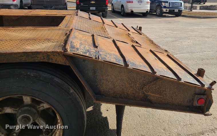 image for item JW9839 1987 Trail King HG  lowboy equipment trailer