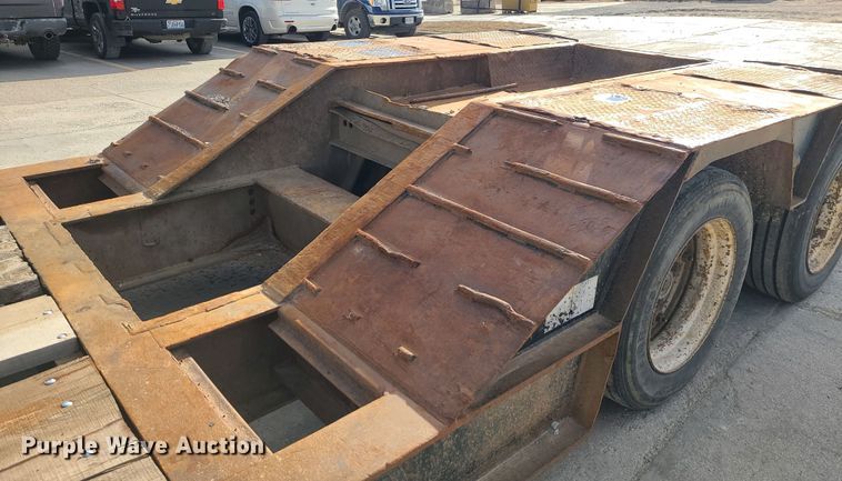 image for item JW9839 1987 Trail King HG  lowboy equipment trailer