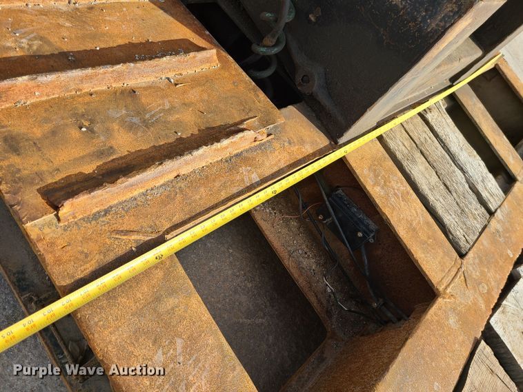 image for item JW9839 1987 Trail King HG  lowboy equipment trailer