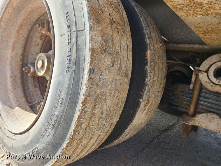 image for item JW9839 1987 Trail King HG  lowboy equipment trailer