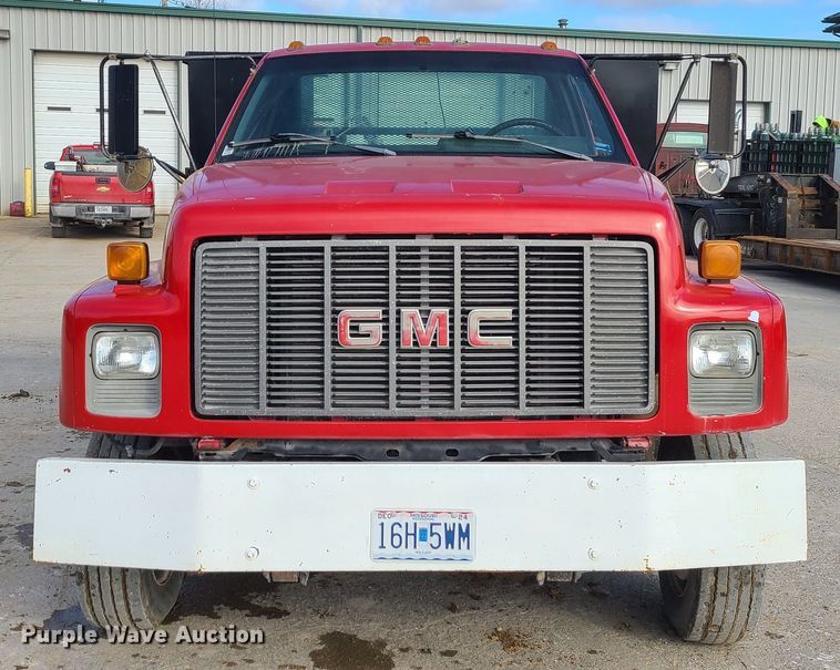 image for item JW9840 1995 GMC C6500  utility / service truck