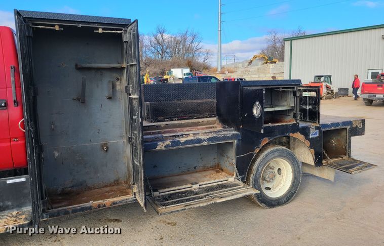 image for item JW9840 1995 GMC C6500  utility / service truck