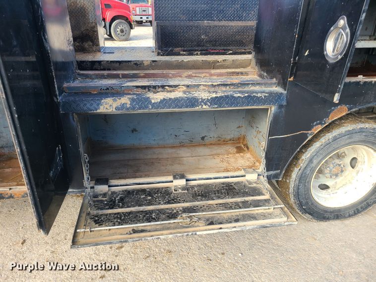 image for item JW9840 1995 GMC C6500  utility / service truck