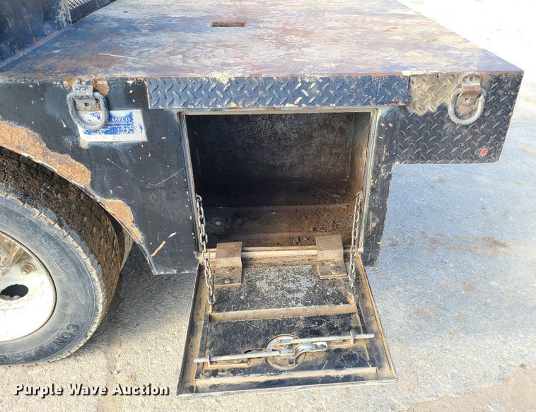 image for item JW9840 1995 GMC C6500  utility / service truck