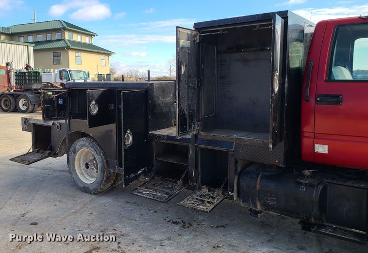 image for item JW9840 1995 GMC C6500  utility / service truck